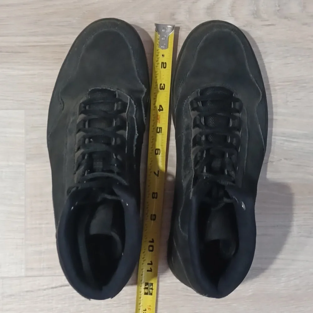 AIR JORDAN EXECUTIVE black sneakers.  Black mid top gym shoes.  Athleisure Urban